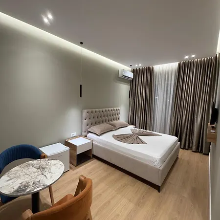 Gysi's & Restaurant - Near Tirana 4* Tapize
