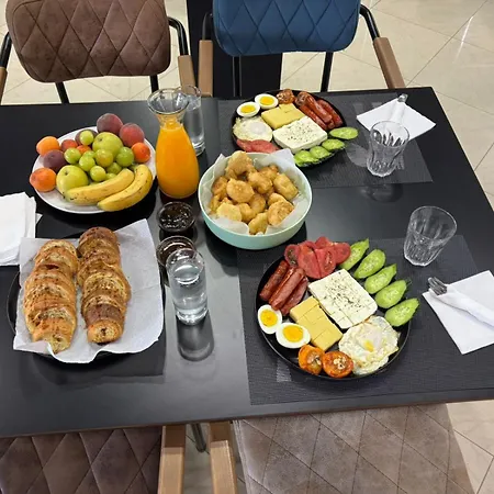 Gysi's & Restaurant - Near Tirana Tapize