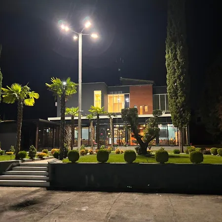 Gysi's & Restaurant - Near Tirana ホテル